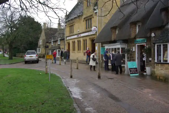 Broadway High Street; location photograph, not a 2026 event photograph