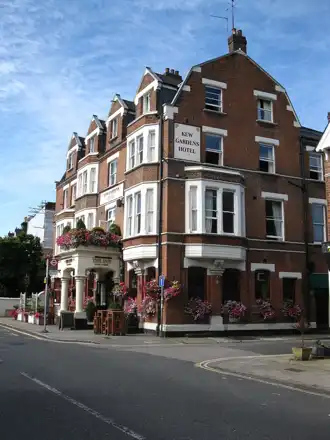Kew Gardens Hotel — exterior