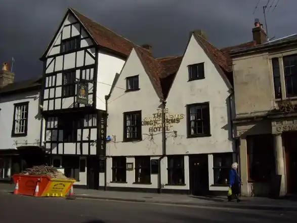 Archive exterior of the building now housing The Chapter House in Salisbury, photographed in 2008 under the Kings Arms name