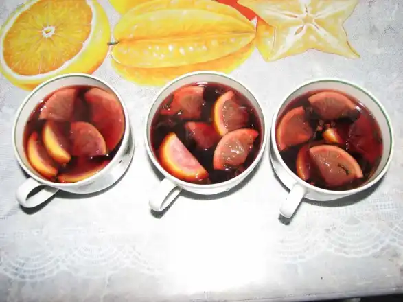 Food type: Three cups of mulled wine with citrus fruit